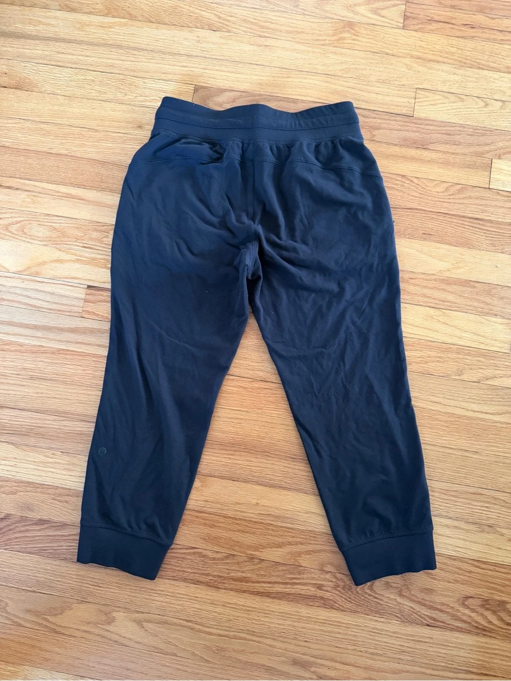 Lululemon crop black joggers Size 8